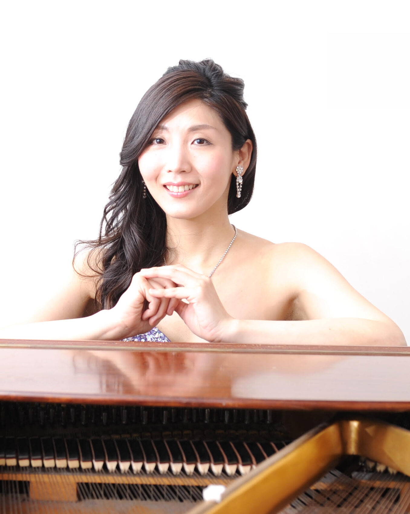 東京ピアニスト 藤波結花によるピアノ演奏シーン