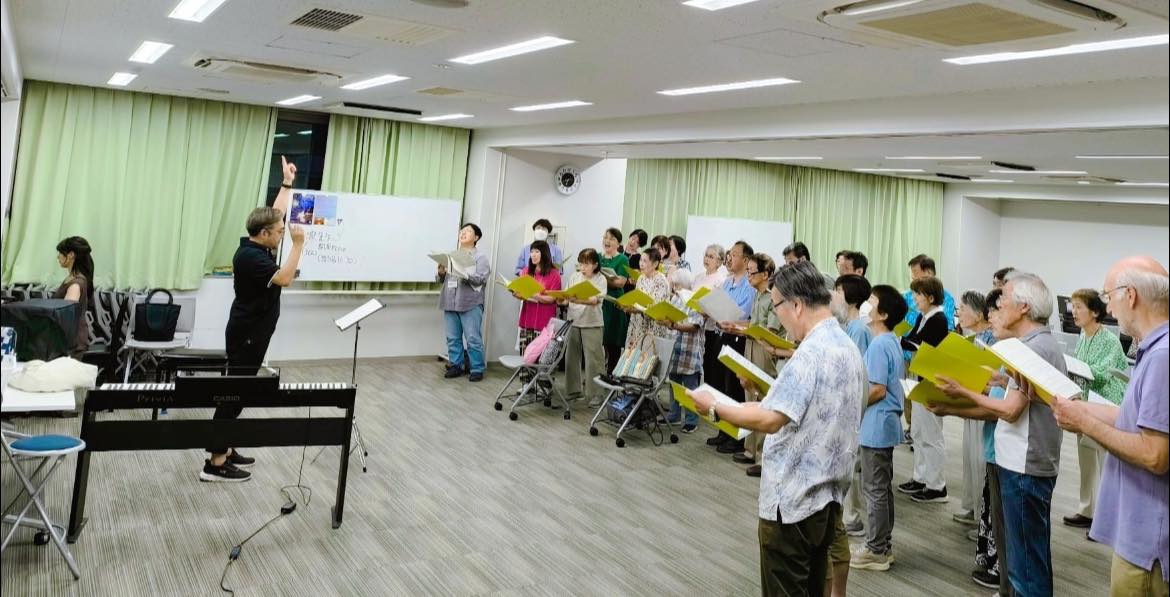 青梅市役所で開催される無料ランチタイムコンサート
📅 日時:2024年8月20日(水)12:15 開演
📍 会場:青梅市役所 2階 姉妹都市コーナー
🎤 出演:青梅市民合唱団(指揮:吉川健一、ピアノ伴奏:藤波結花)
🎟 入場料:無料
👥 主催:青梅市教育委員会 社会教育課