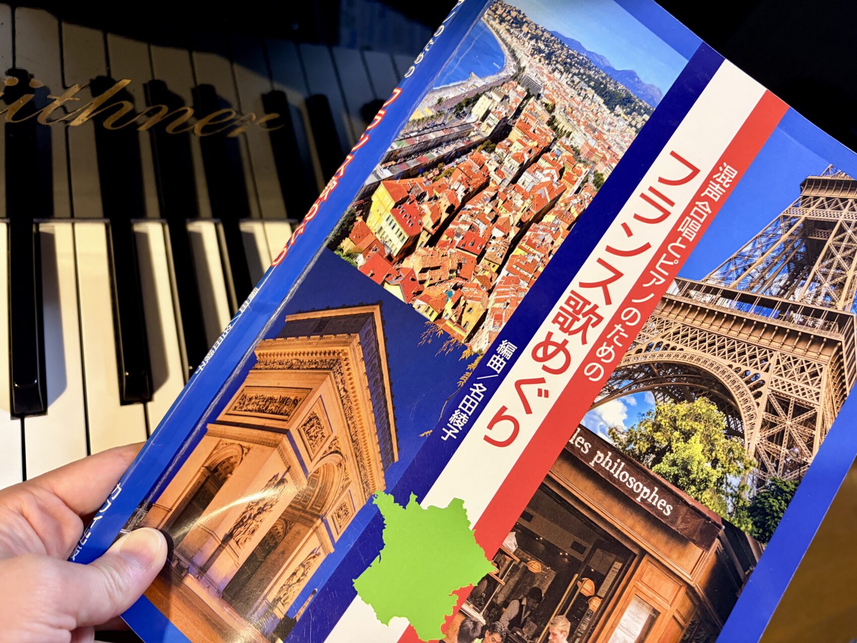 「第46回ファミリーコンサート」のイベントチラシ。日時は2026年4月12日、場所は羽村市プリモホールゆとろぎ。青梅市民合唱団の伴奏は藤波結花が担当。主な演奏曲として「AVE VERUM CORPUS」や「アンパンマンたいそう」などが記載されています。入場無料のイベント。